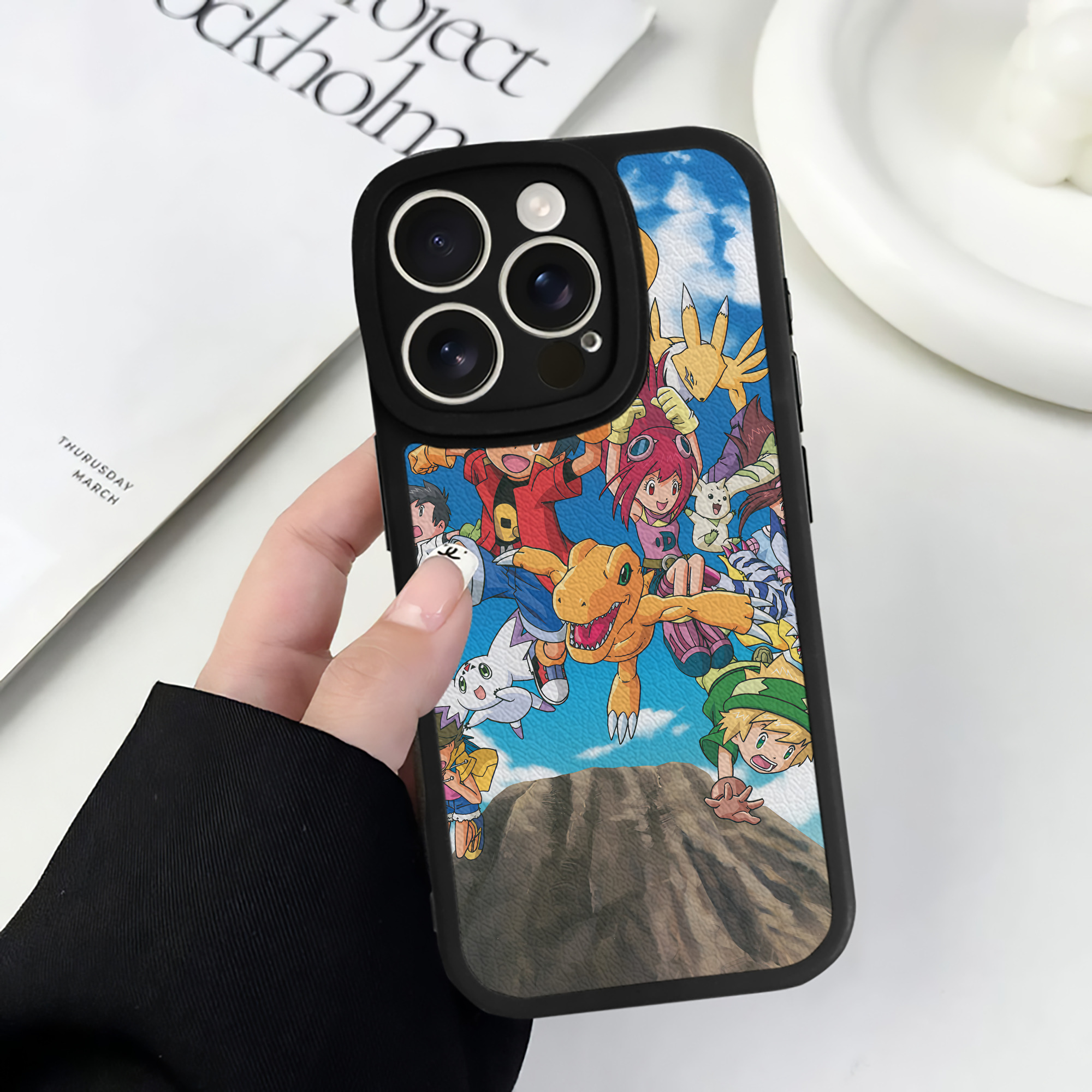 （画像用） Digimon デジタルモンスター/デジモン 【iPhone 16シリーズ対応】シリコンスマホケース（レザー調） 材質：シリコン